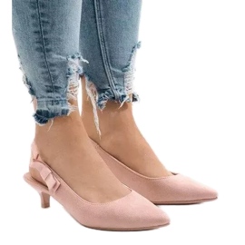 Bombas rosas en un tacón B-43