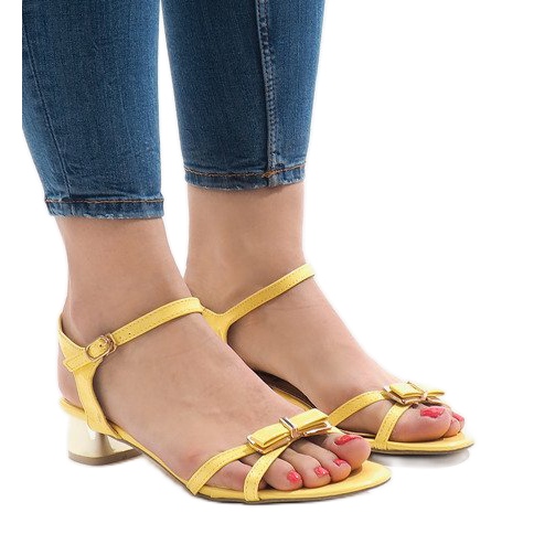 Sandalias de tacón amarillo 88-3