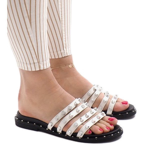 Zapatillas blancas con tachuelas LK-2802 blanco