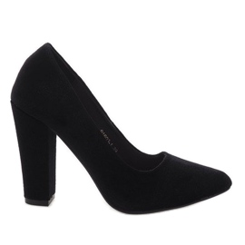 Bombas de terciopelo negro en el pilar 91603-1