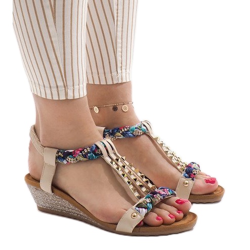 Sandalias de cuña beige con tachuelas B132-5 marrón multicolor