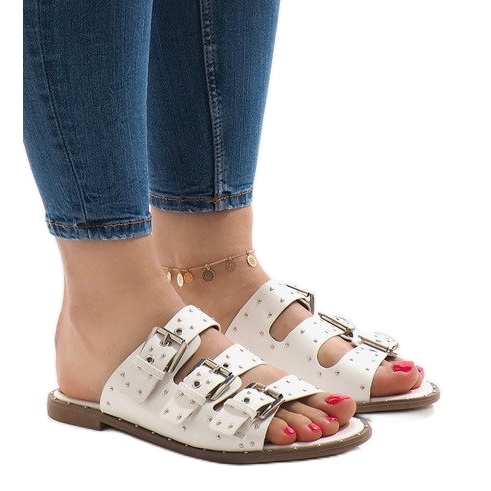 Zapatillas blancas con tachuelas y hebilla F-3659 blanco Zapatillas blancas con tachuelas y hebilla F-3659 blanco