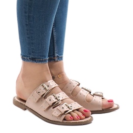 Pantuflas rosas con tachuelas y hebilla F-3659