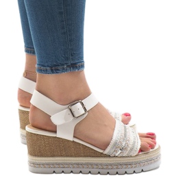 Sandalias de cuña decoradas en blanco YRT-72-1