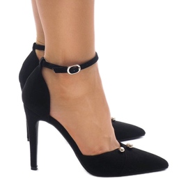 Bombas negras en un pin M1L3223-13 negro