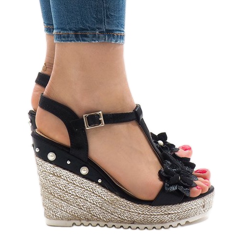Sandalias de cuña negras con flores T-682-5 negro Sandalias de cuña negras con flores T-682-5 negro