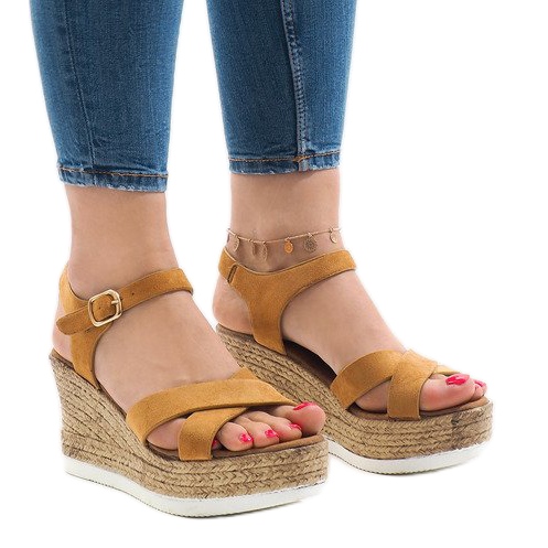 Sandalias de cuña camel XL104 marrón
