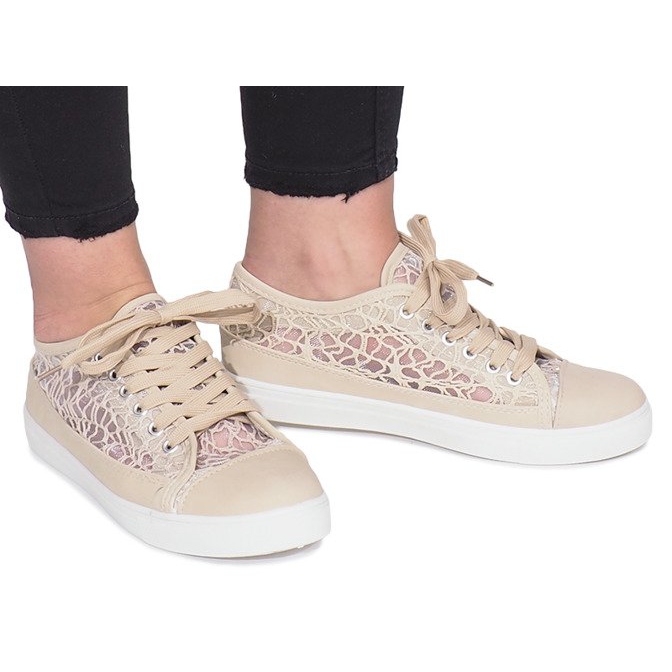 Zapatillas Dolita beige caladas
