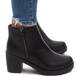 Botas calientes en un poste 3045-3 negro