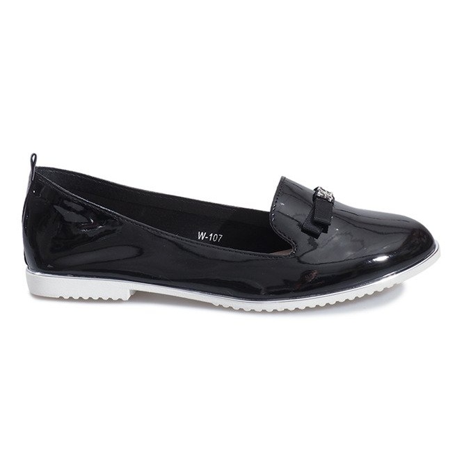 Mocasines lacados en negro de Miss Laura