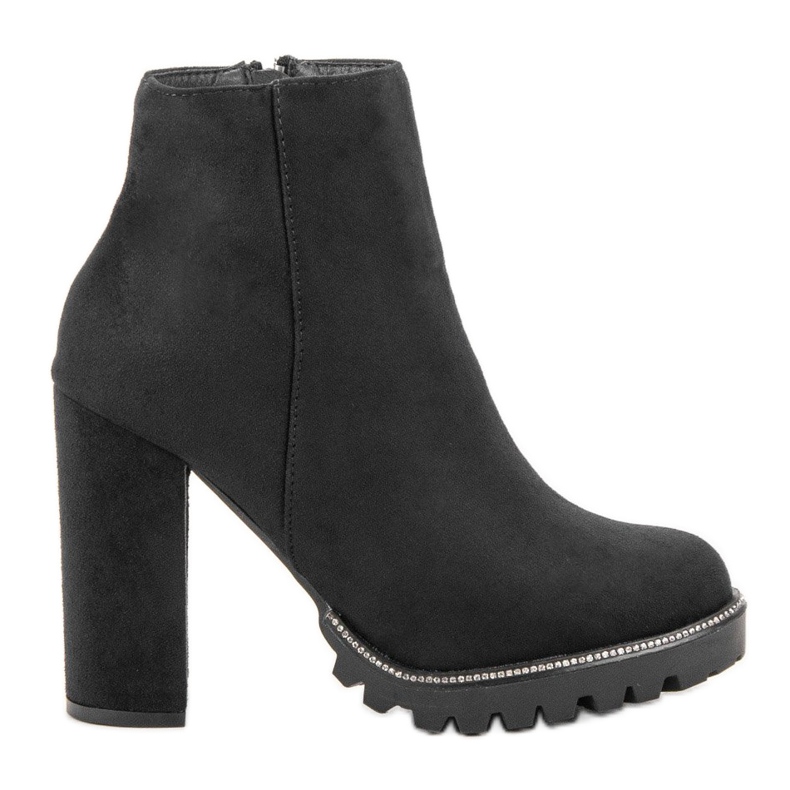 Kayla Botas en la plataforma negro