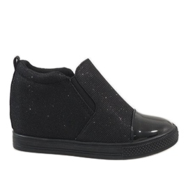 Zapatillas negras en la cuña DD410-1 negro