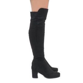 Botas de ante negro en el poste H306