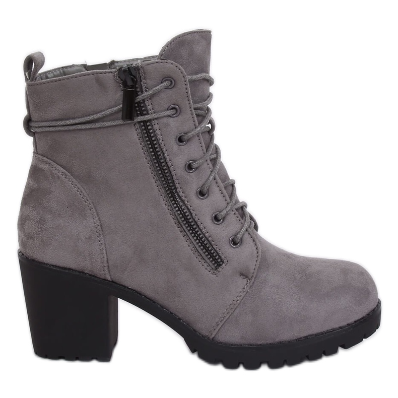Botas grises en el protector W358 Gris