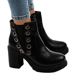 Botines negros con tachuelas D37-5