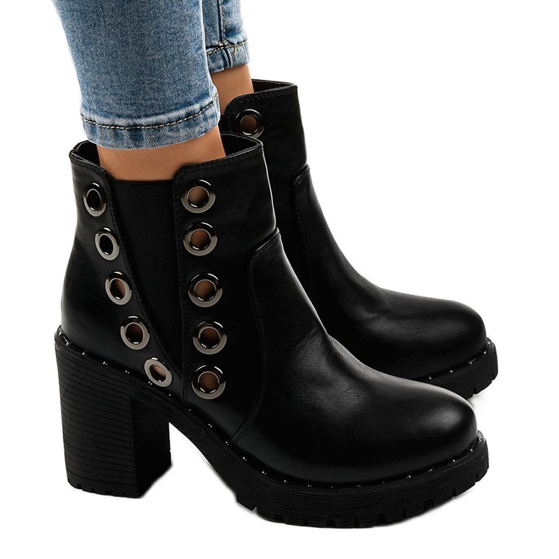 Botines negros con tachuelas D37-5 Botines negros con tachuelas D37-5