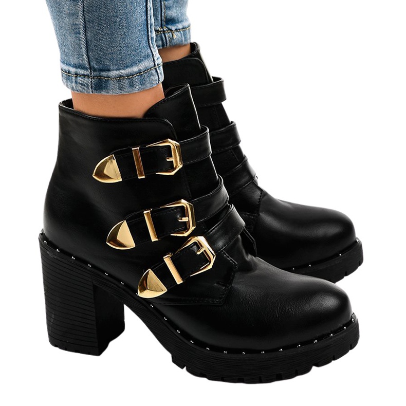 Botines negros con hebillas D37-7