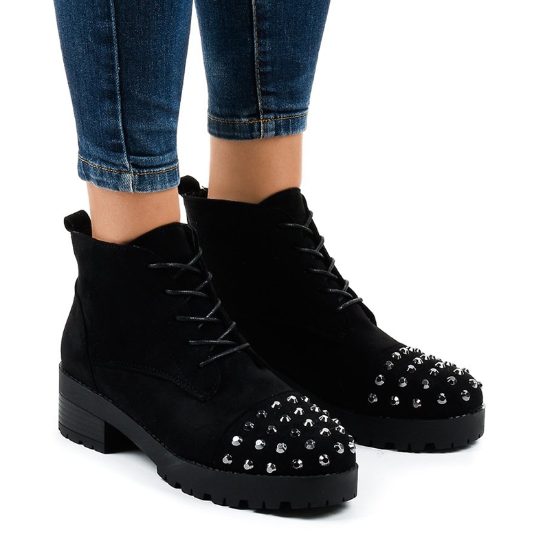 Botines negros con cordones y tachuelas 2017-10