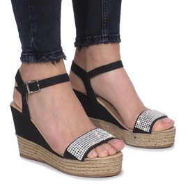 Sandalias negras sobre un delicado tacón de cuña Diamond Shine negro