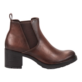 W. Potocki Botas Chelsea marrones en una barra marrón