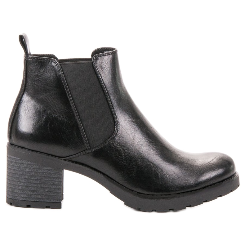 W. Potocki Botines chelsea negros en una barra