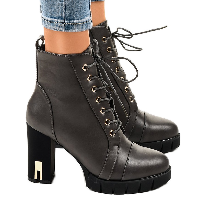 Botas calientes en un poste con cremallera K-9925 gris Botas calientes en un poste con cremallera K-9925 gris