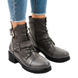 Botas de mujer grises en una suela maciza M257