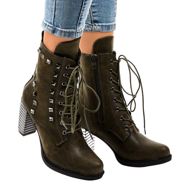 Botines verdes con tachuelas F117