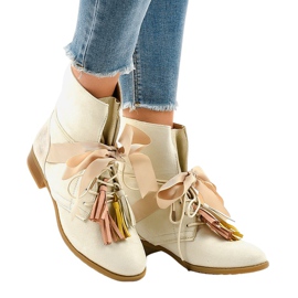 Botas planas beige atadas con flecos A-226