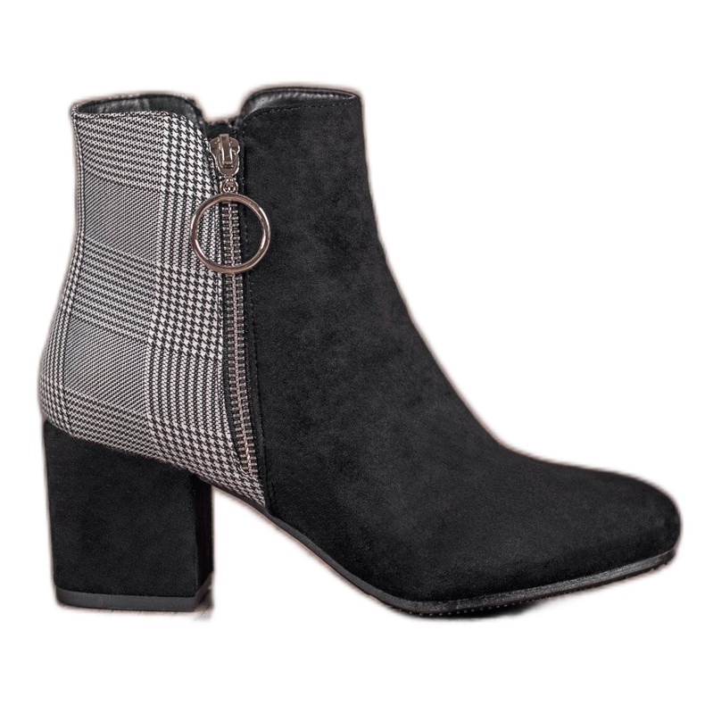 Filippo Botas con patrón negro