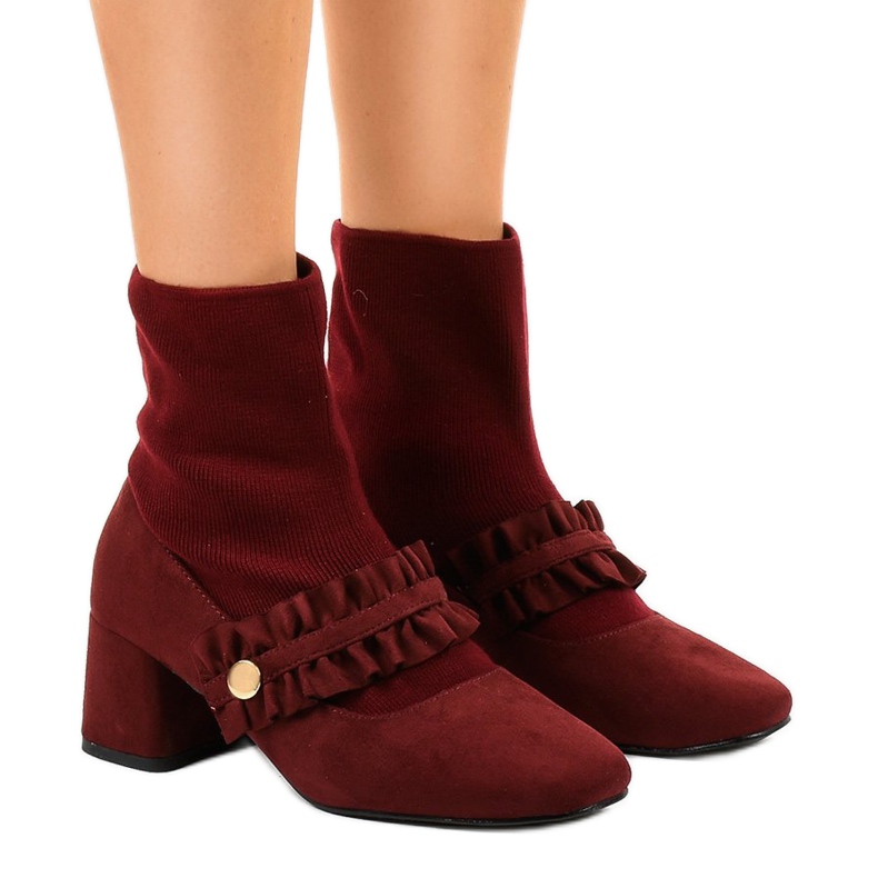 Bombas de terciopelo rojo en el poste JM8118Y Bombas de terciopelo rojo en el poste JM8118Y