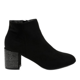 Botas de ante negro en el poste decorado con FD-106