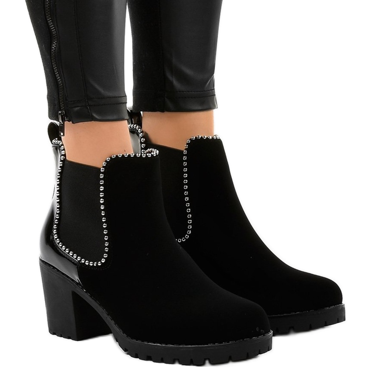 Botas negras en el poste con un elástico W357 negro