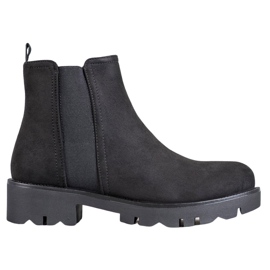 Filippo Botas en la plataforma negro
