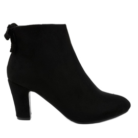 Botines de ante negro en el poste W852