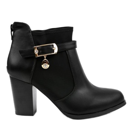 Botas negras en el poste de un colgante de oro F205 negro Botas negras en el poste de un colgante de oro F205 negro