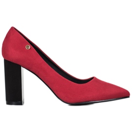 Goodin Zapatos de tacón de ante en un pilar rojo