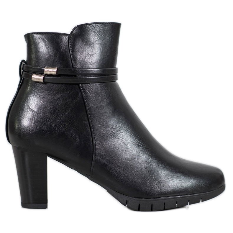 Botas clásicas en un poste negro Botas clásicas en un poste negro