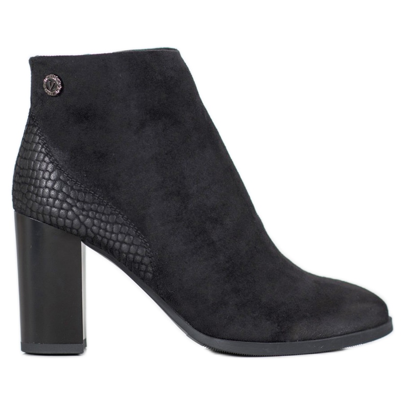 Goodin Botas en un poste negro Goodin Botas en un poste negro