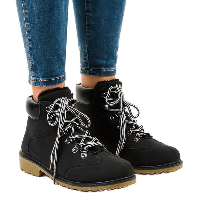 Botas negras aisladas DS1702 negro