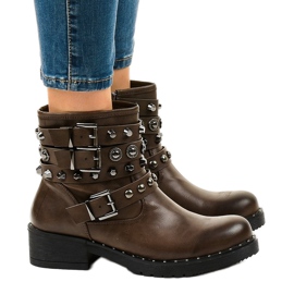 Botas marrones aisladas 77-8 verde