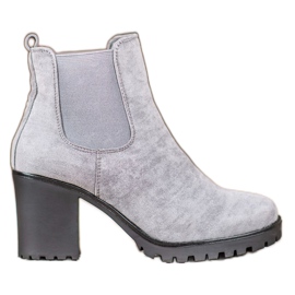 Queentina Botines chelsea en un bar gris