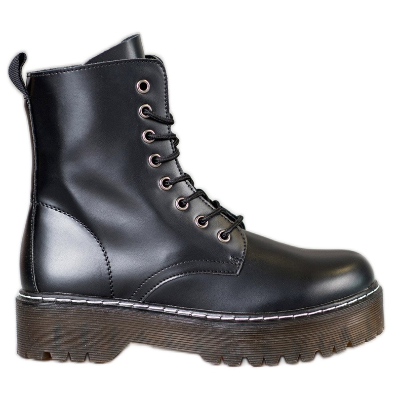Kylie Botas en la plataforma negro