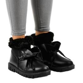 Zapatillas negras aisladas con cremallera 428-6 negro