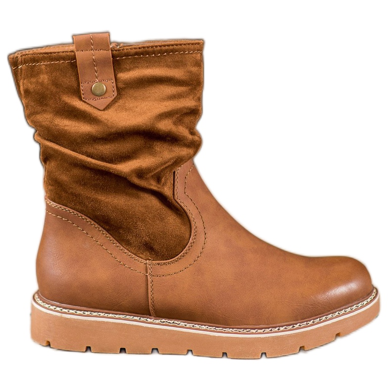 Ideal Shoes Trabajadores en la plataforma marrón