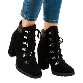 Botines trapper de ante negro en el poste 8992