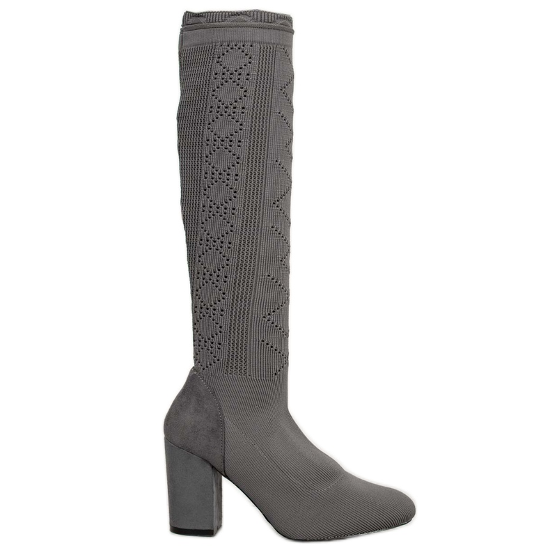 SHELOVET Botas caladas en un poste gris