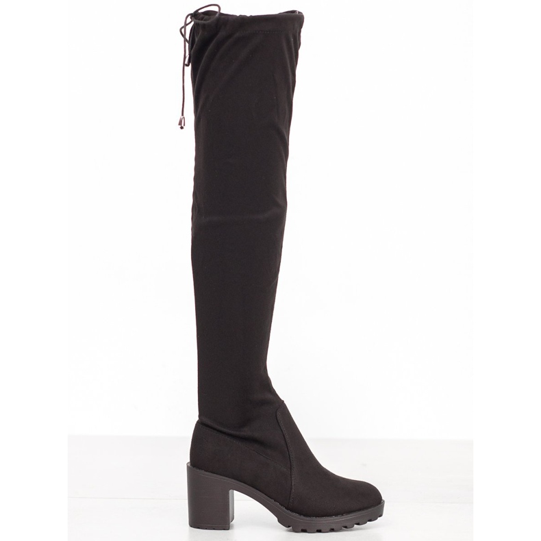 Small Swan Mosqueteros de ante en un pilar negro Small Swan Mosqueteros de ante en un pilar negro