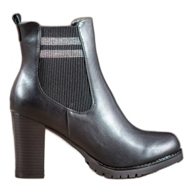SHELOVET Botines negros en un poste