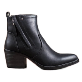 J. Star Botas cómodas en un poste negro
